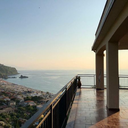 Appartamento La Terrazza sul Mare Palmi Esterno foto