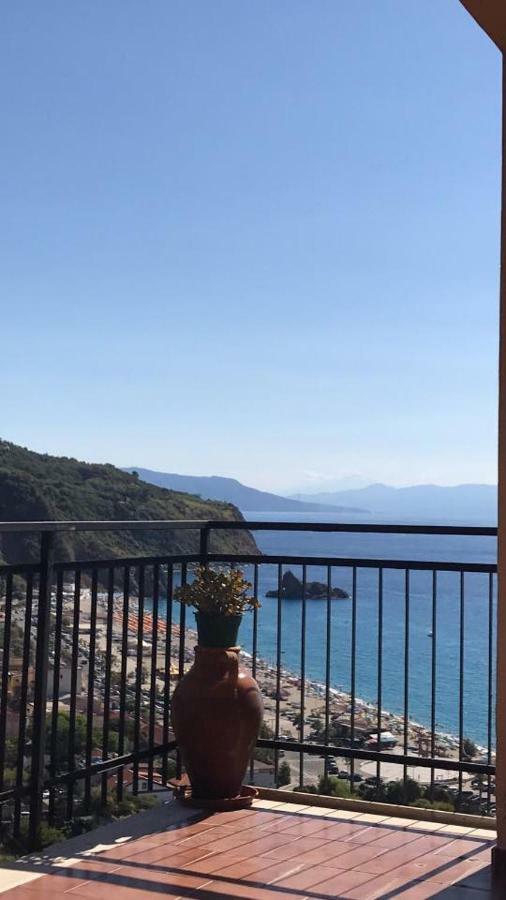 Appartamento La Terrazza sul Mare Palmi Esterno foto