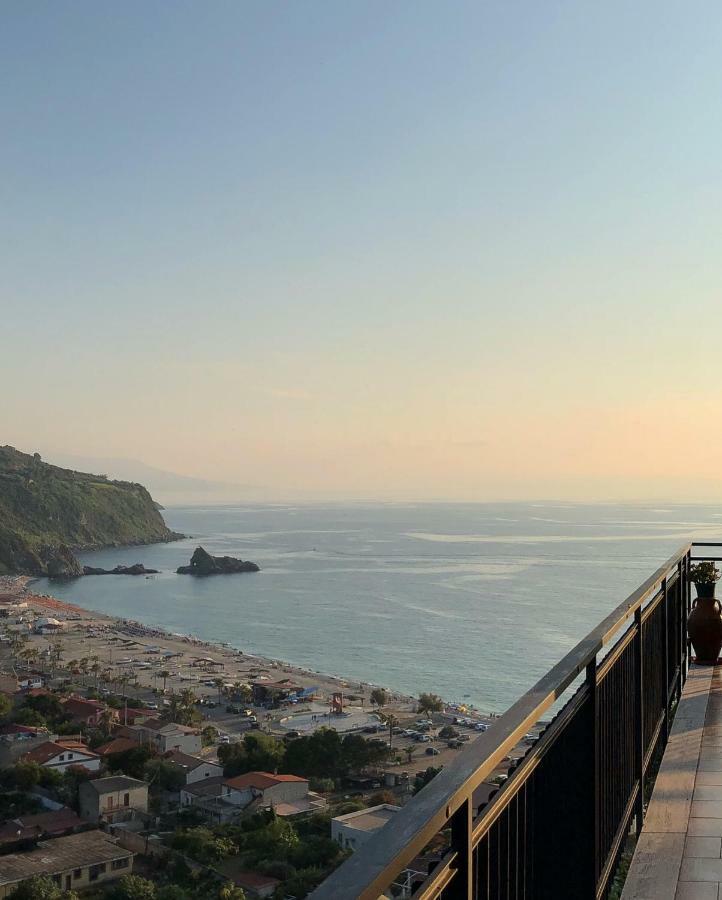 Appartamento La Terrazza sul Mare Palmi Esterno foto