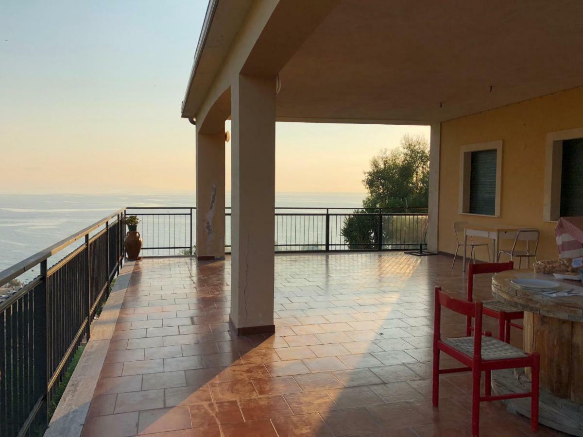 Appartamento La Terrazza sul Mare Palmi Esterno foto