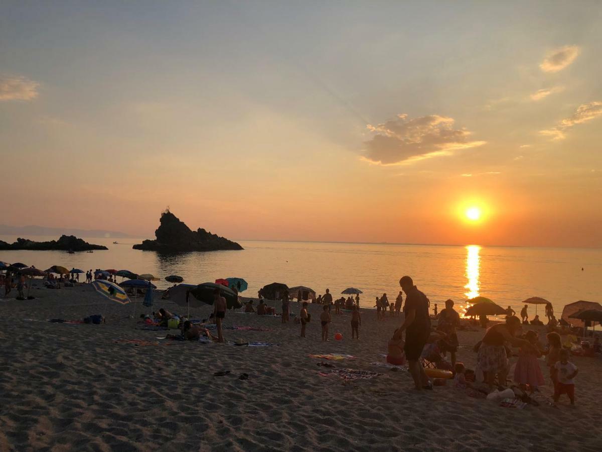 Appartamento La Terrazza sul Mare Palmi Esterno foto