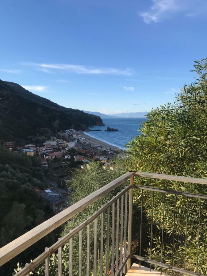 Appartamento La Terrazza sul Mare Palmi Esterno foto