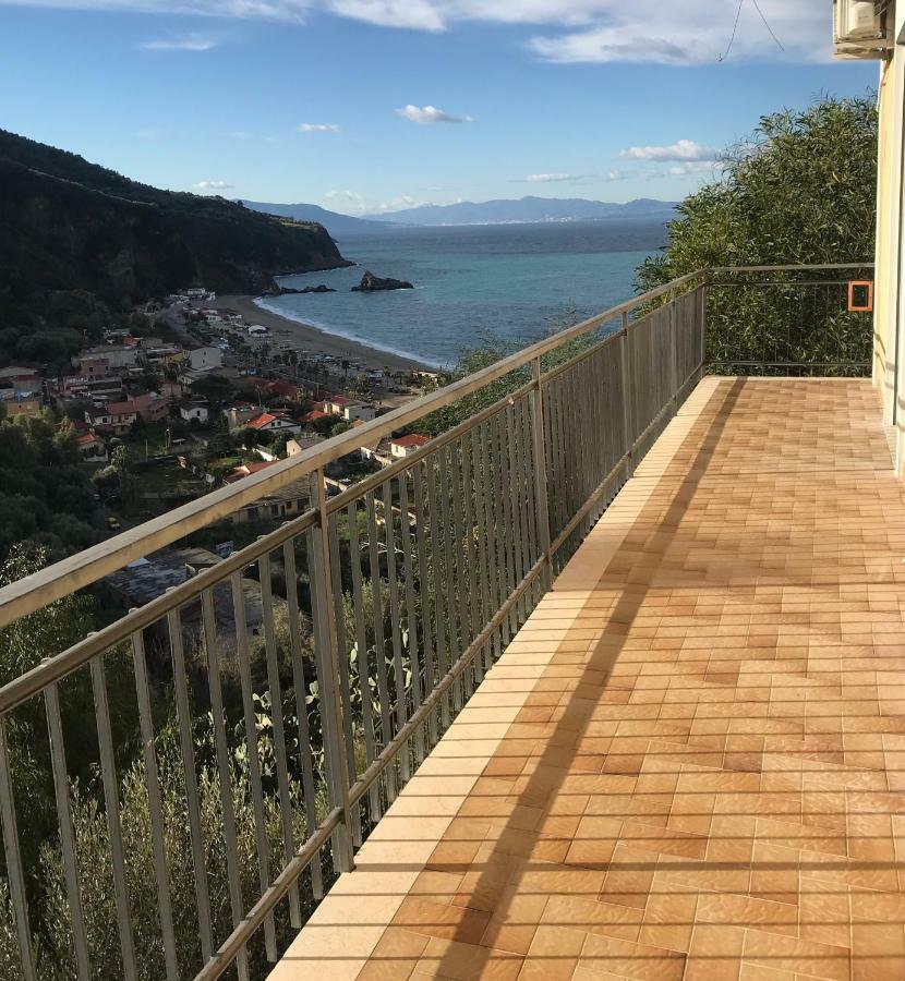 Appartamento La Terrazza sul Mare Palmi Esterno foto